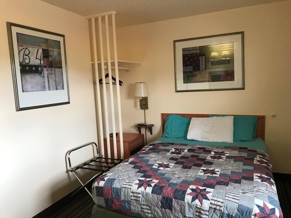Standard Single Room, 1 Bedroom, Refrigerator & Microwave photo 1