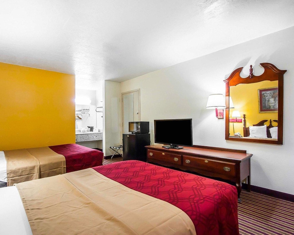 Standard Double Room, 2 Double Beds, Non Smoking - Photo 3