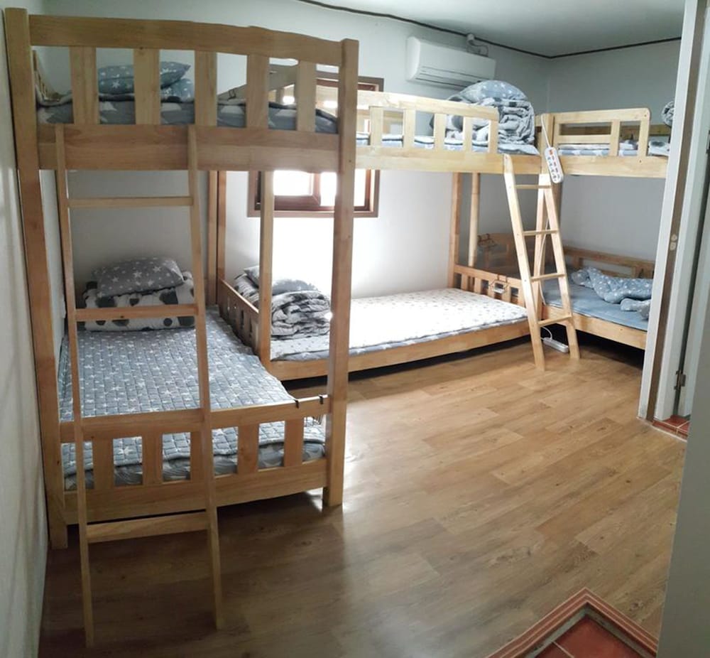 6 Beds Shared Dormitory, Men Only photo 1