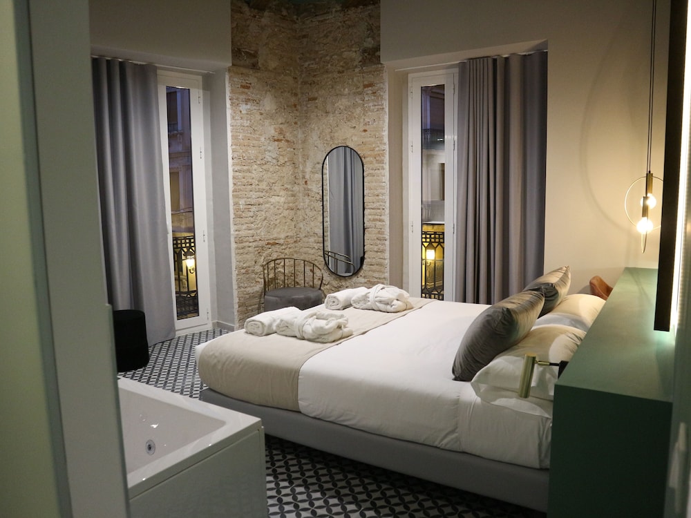 Deluxe Double Room, Hot Tub - Photo 3