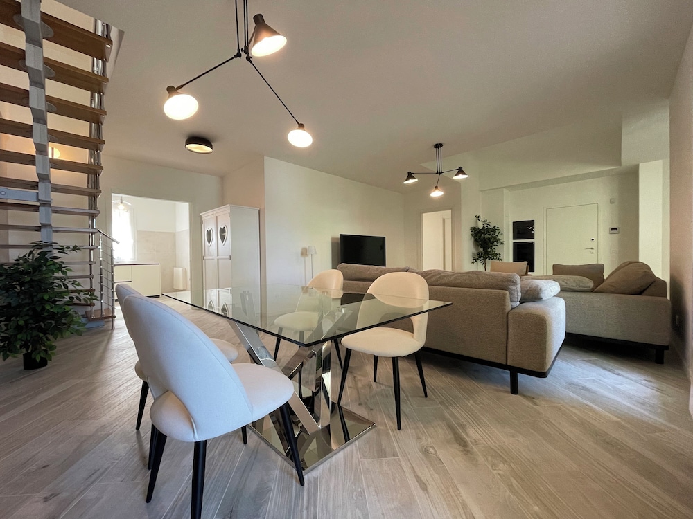 Grand Apartment