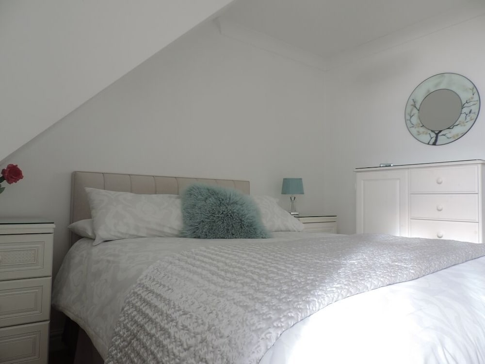 Luxury Apartment, Private Bathroom, Sea View photo 3