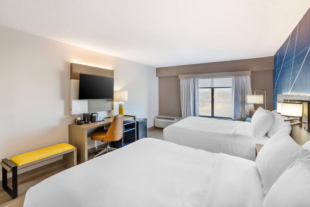 Standard Room, 2 Queen Beds, Non Smoking - Photo 4