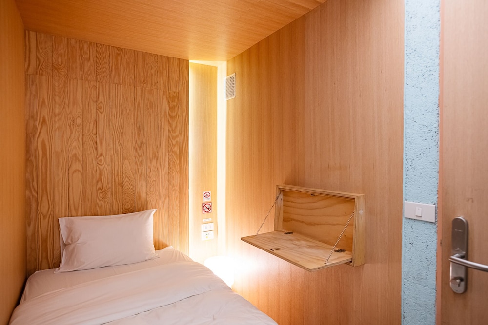 Single Room only for 8 hrs (Time of Stay 08:00 am - 12:00 pm) photo 2