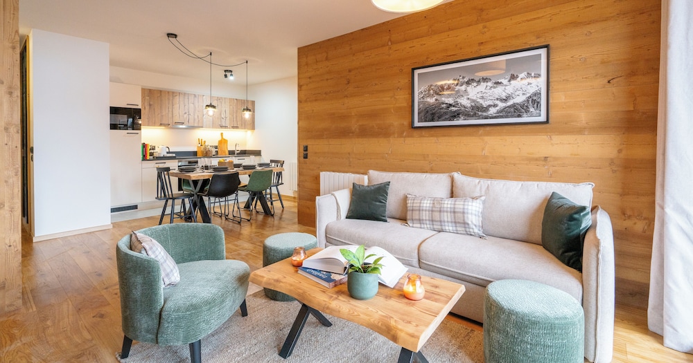 Two-Bedroom Apartment (6 People) with Balcony