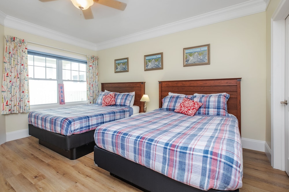 Suite, 2 Queen Beds, Non Oceanfront View