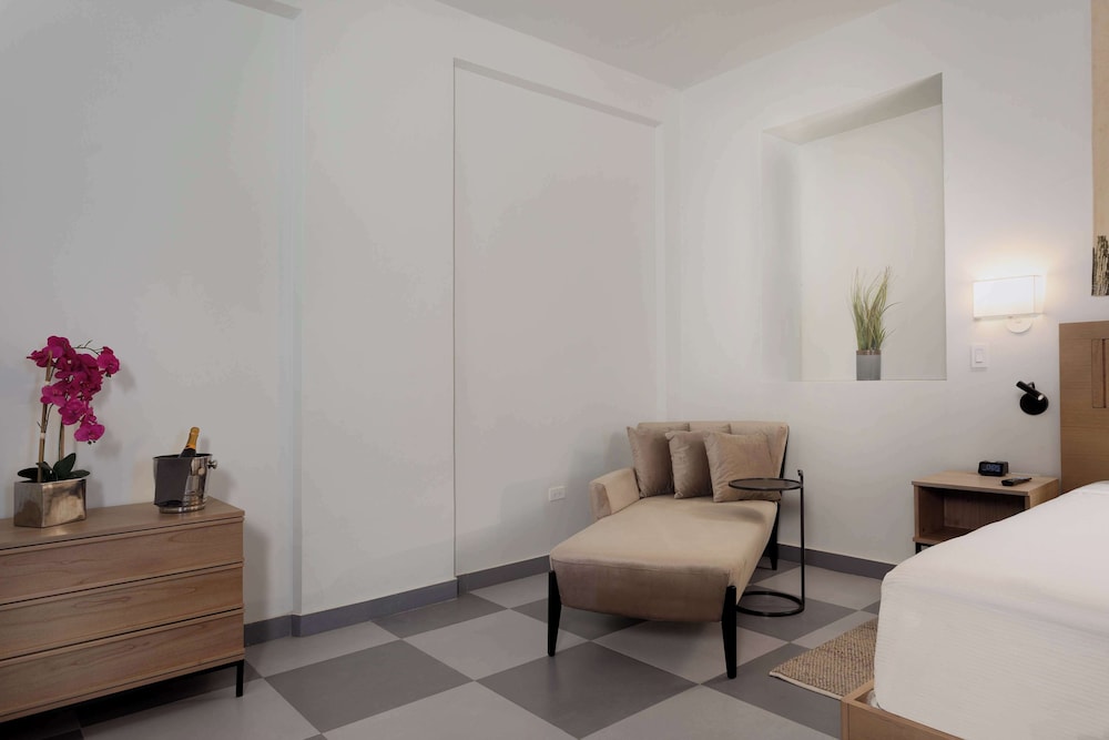 Suite, 1 King Bed (Infanta) - Photo 4