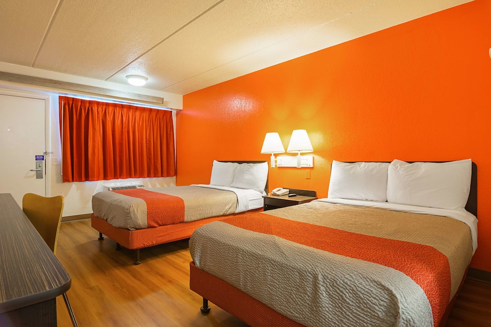 Standard Room, 2 Double Beds, Non Smoking - Photo 2