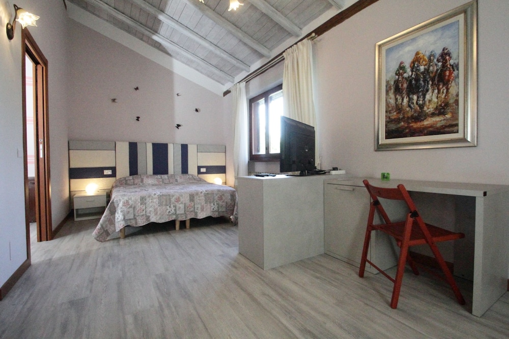 Family Double Or Twin Room, 1 Bedroom, Private Bathroom, Garden Area photo 1