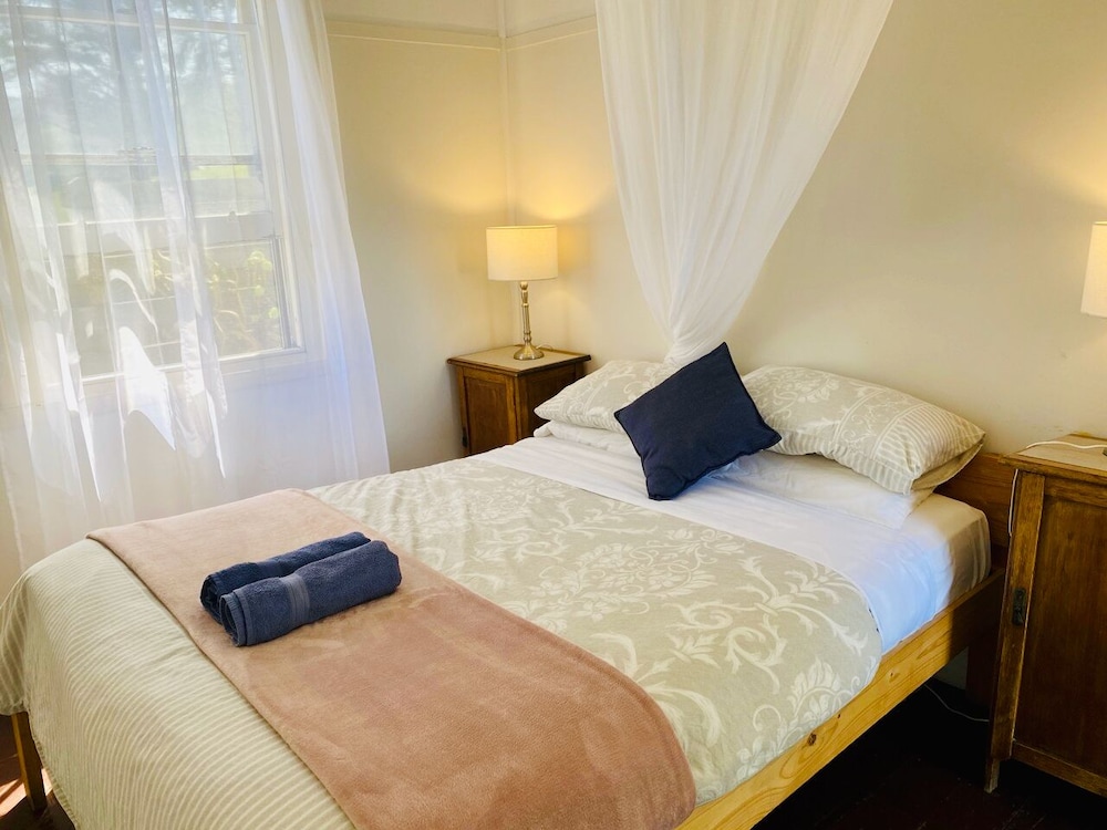 Seacroft Room 16, 1 Queen bed, Ocean view