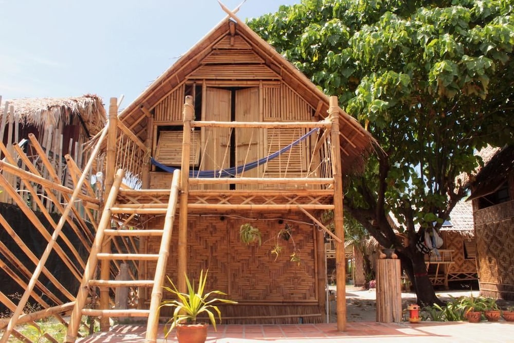 Beach Front Bamboo Cottage with Fan photo 2