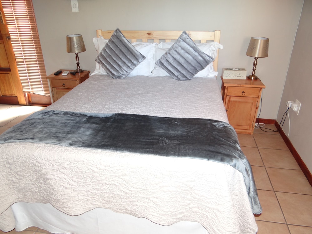 10 Queen size bed