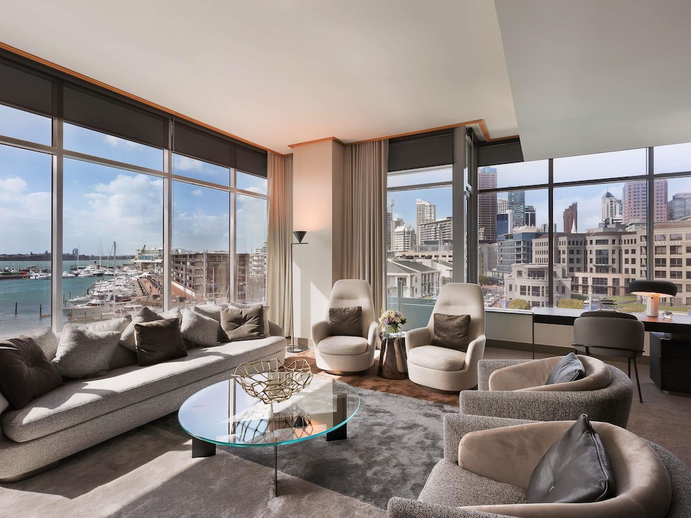 Club Suite, 1 King Bed, Club Lounge Access (Opera)