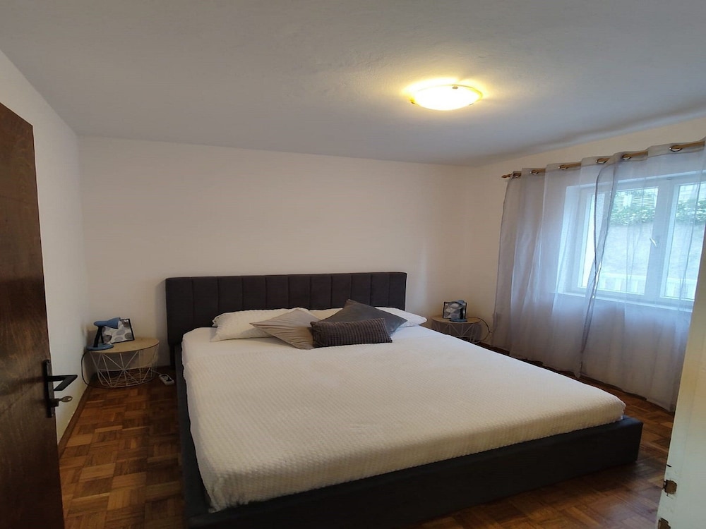 Apartment (Three Bedroom Apartment With Balcony )