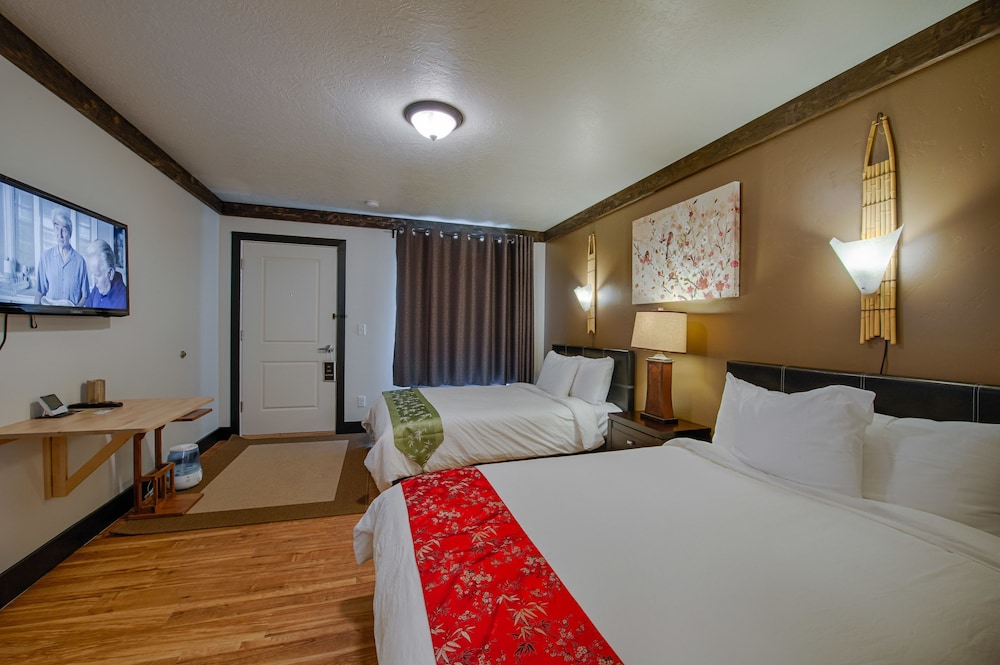 Signature Room, 2 Queen Beds photo 3