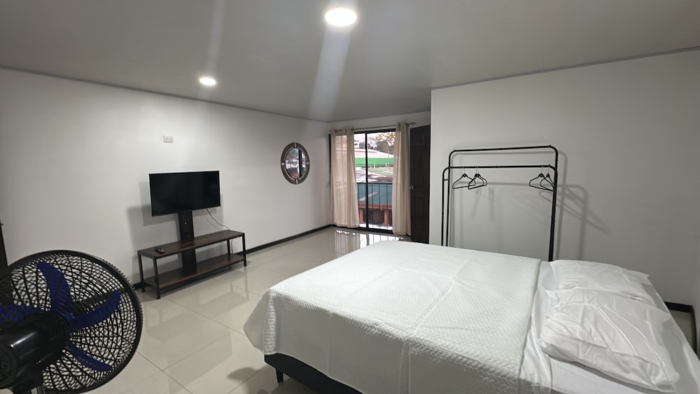Deluxe Room, 1 Double Bed, Private Bathroom