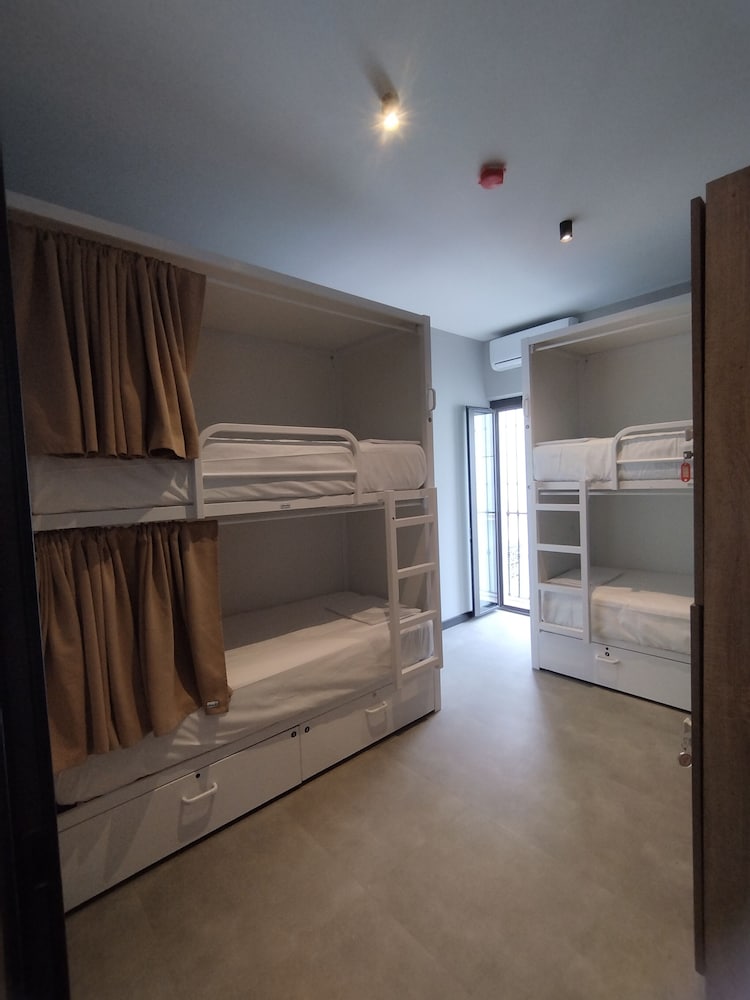 Shared Dormitory, Mixed Dorm