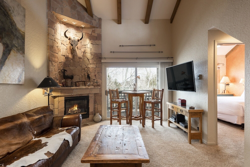 Condo, 2 Bedrooms