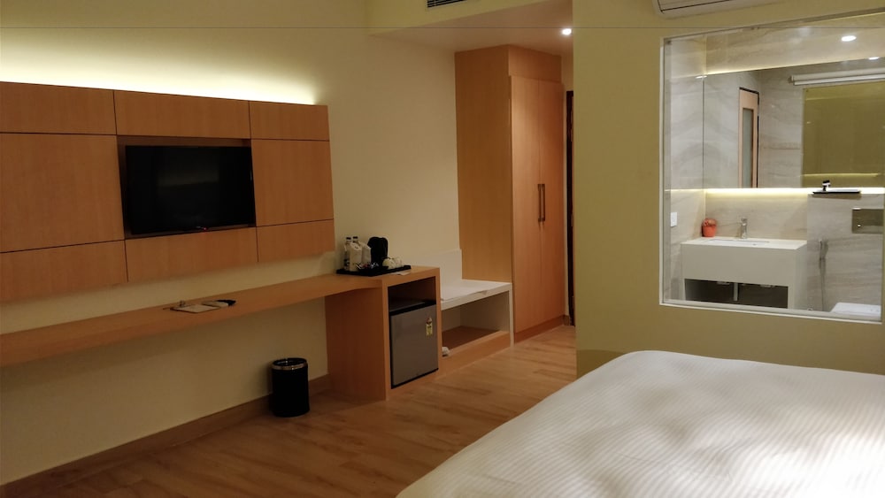 Executive Room, 1 King Bed photo 3