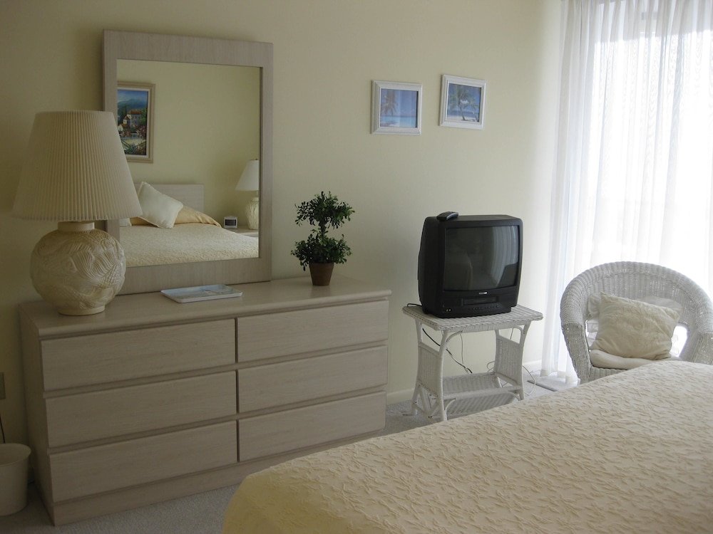 Condo, 2 Bedrooms photo 3