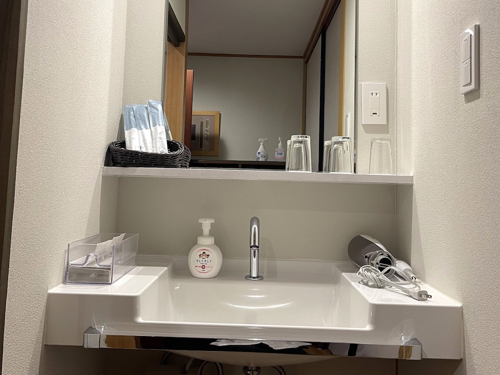 Economy Triple Room photo 3