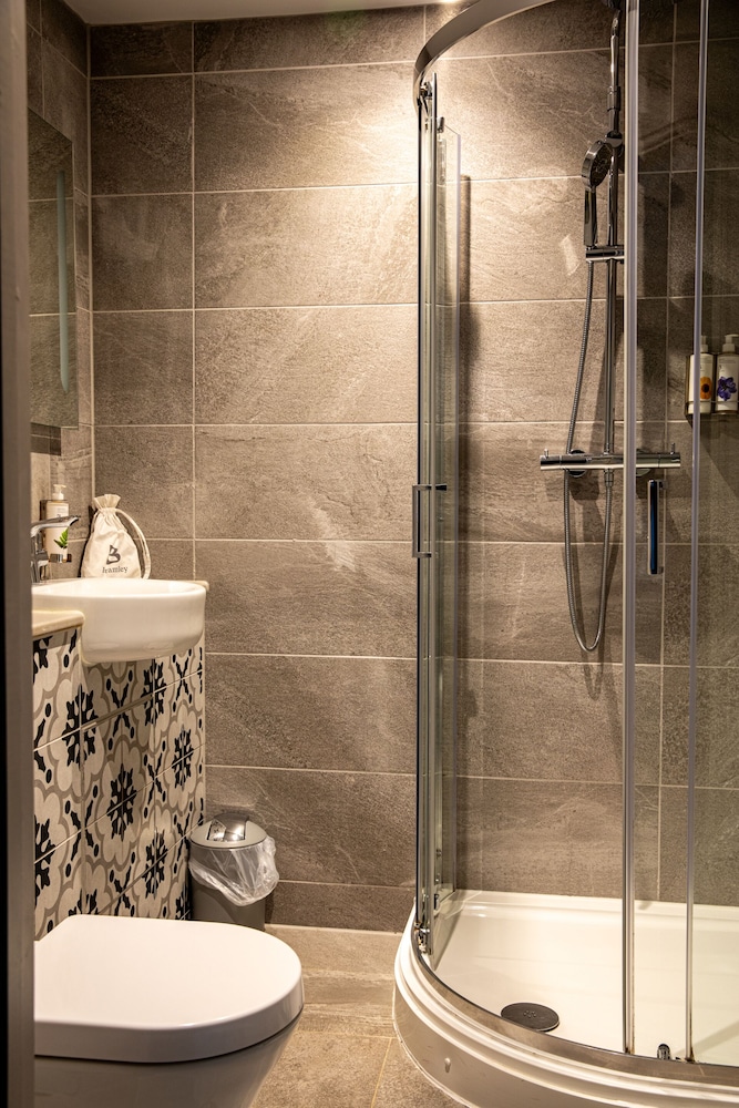Deluxe Double Room, Ensuite photo 3