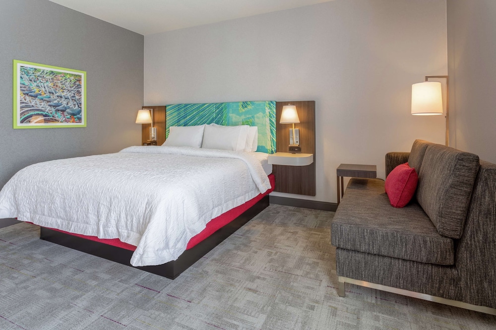 Room, 1 King Bed, Refrigerator