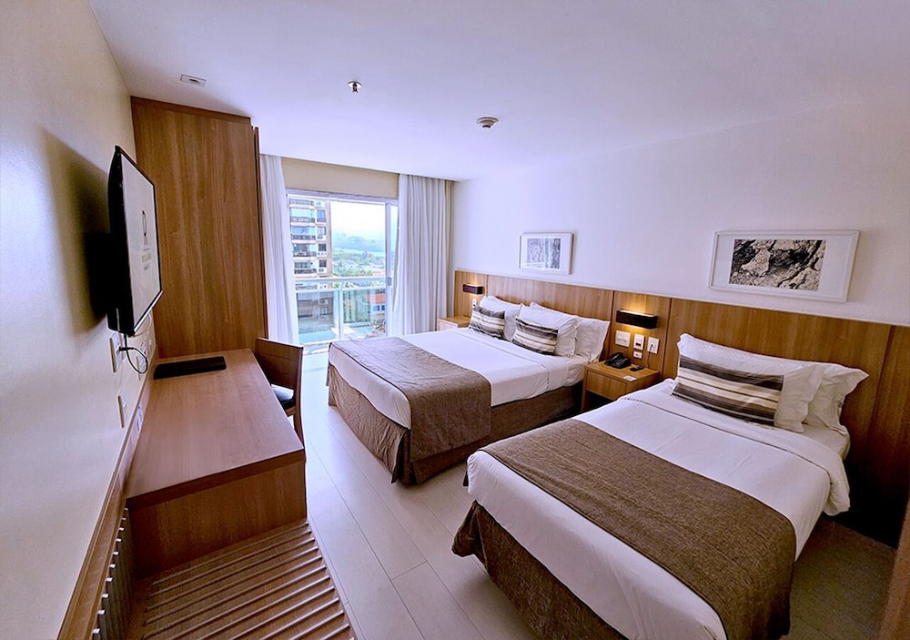Superior Room, Bathtub, Partial Sea View