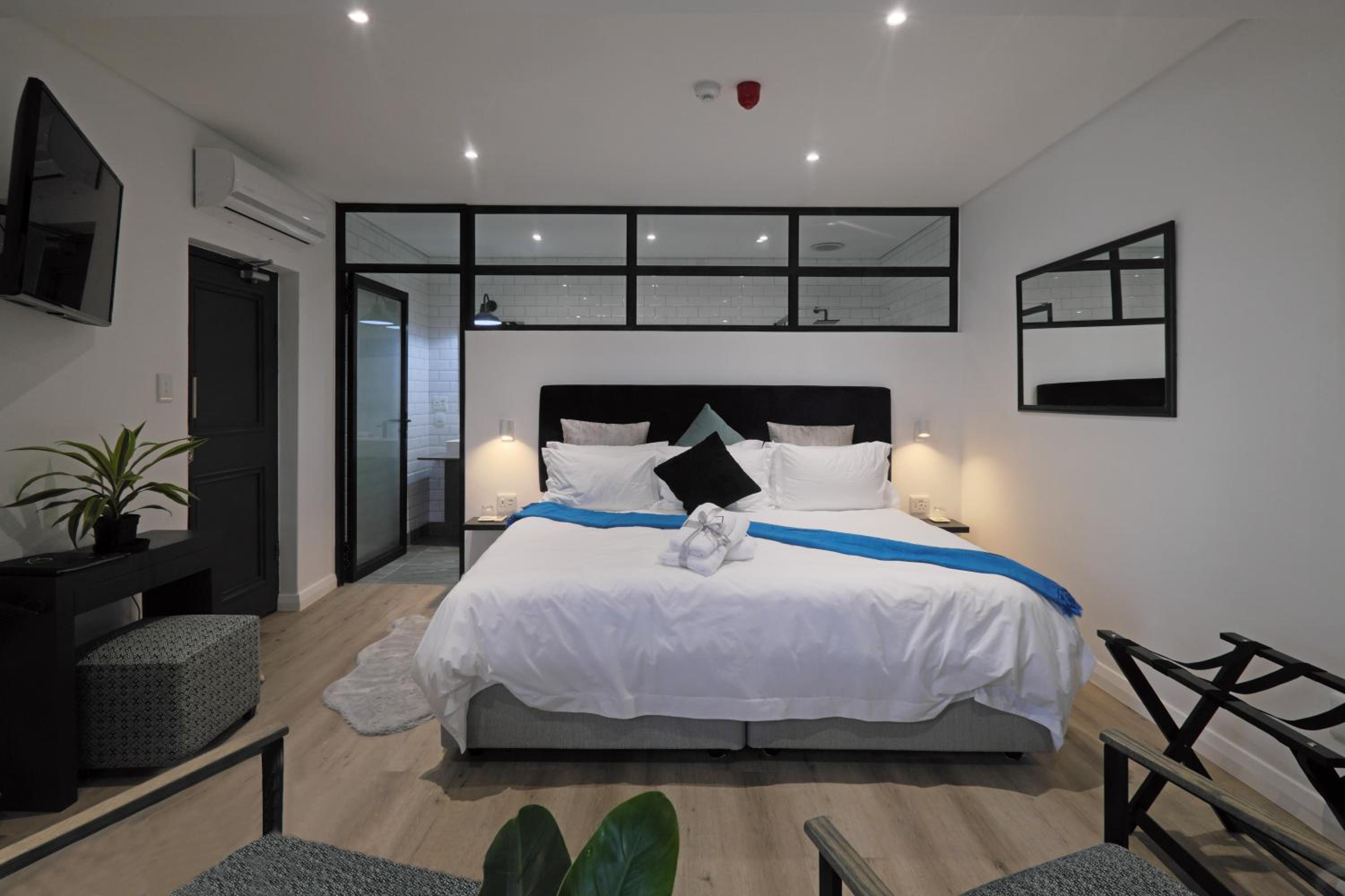 Double Room - Pool Side photo 3