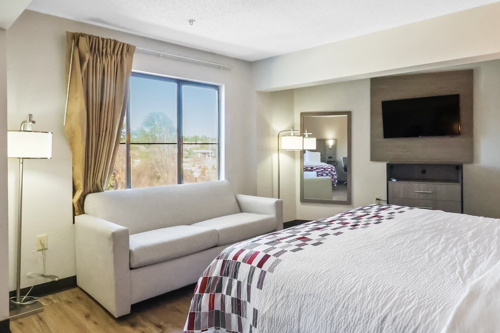 Suite, Non Smoking (2 king beds) - Photo 2