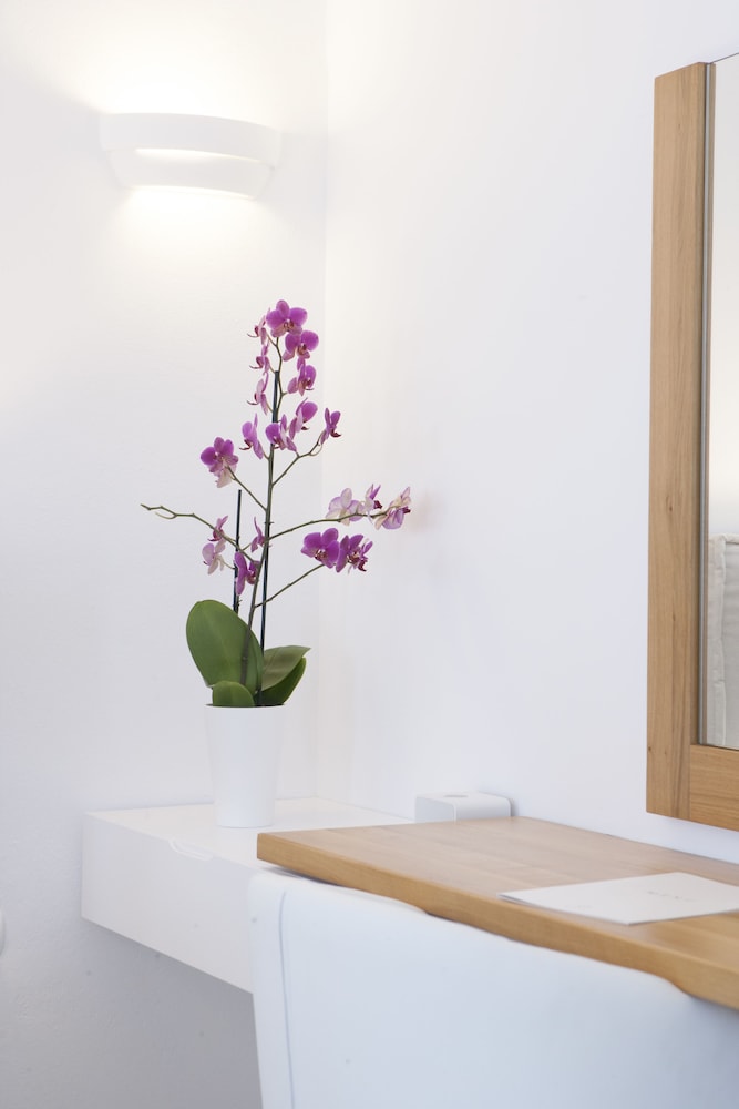 Standard Room - Photo 11