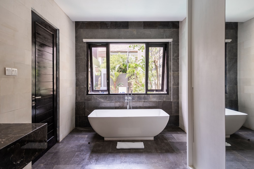 Villa photo 2