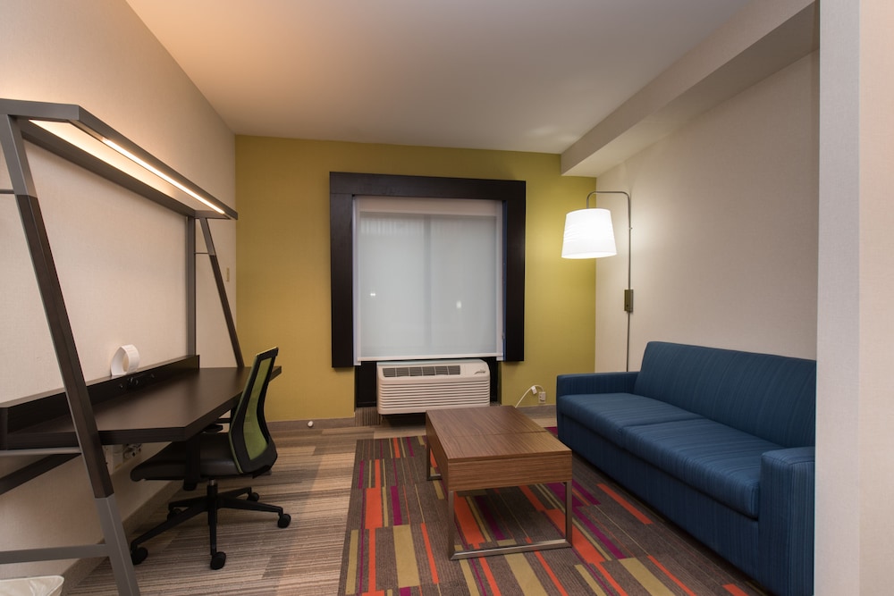 Suite, 1 King Bed (Walk-In Shower) - Photo 1