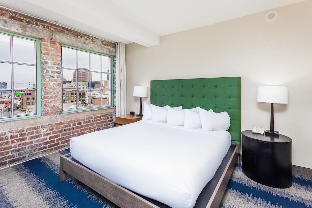 Suite, 1 King Bed with Sofa bed, Bathtub photo 1