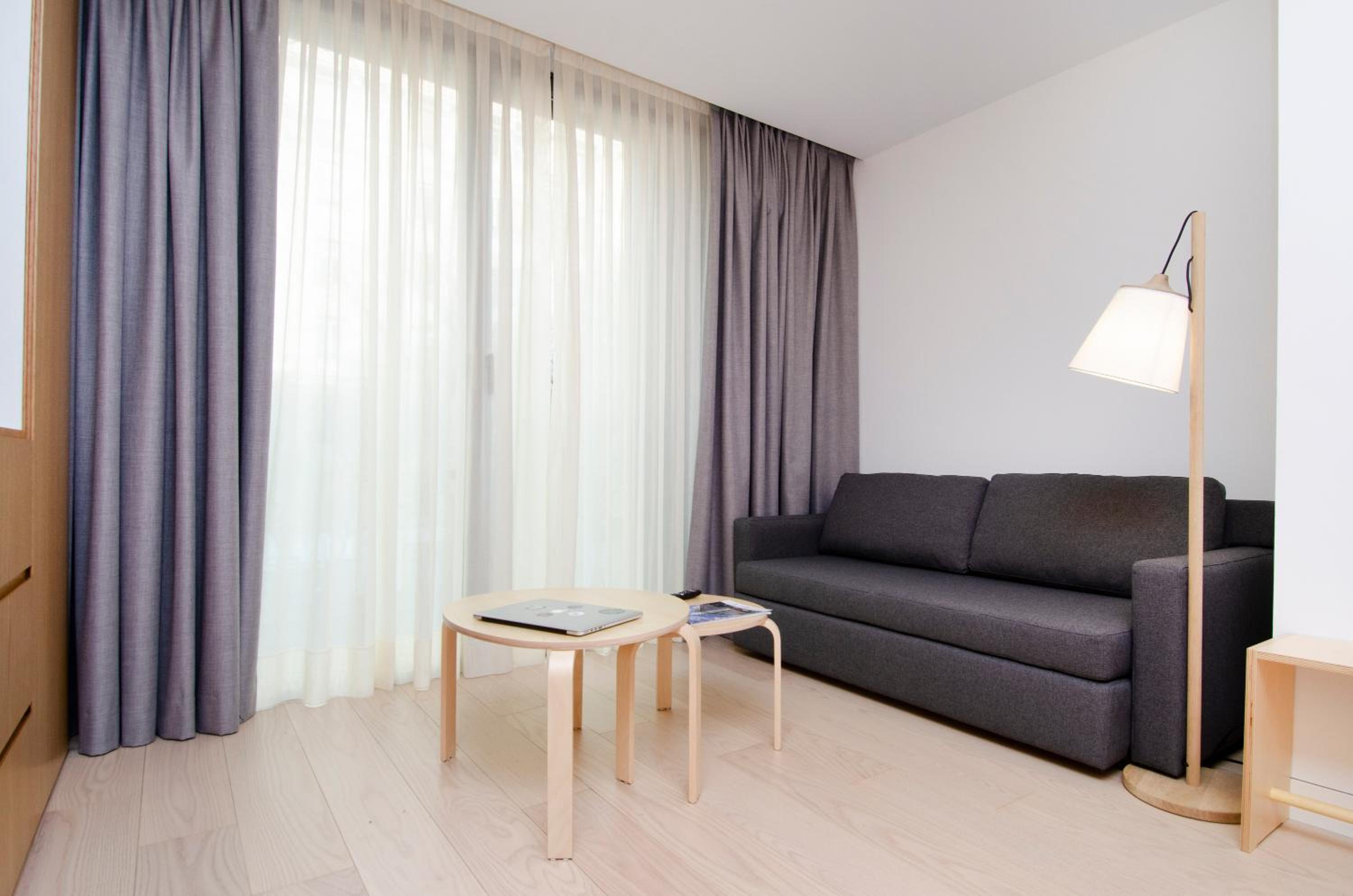 Studio Apartment - Photo 2