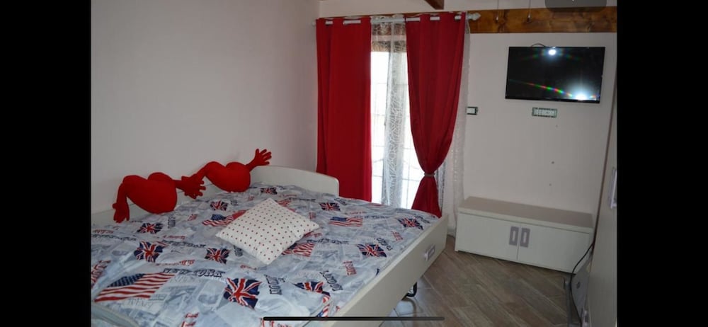Economy Double or Twin Room, Shared Bathroom photo 1