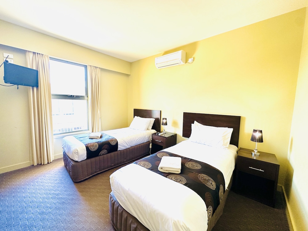 Standard Room, Multiple Beds, Non Smoking photo 1