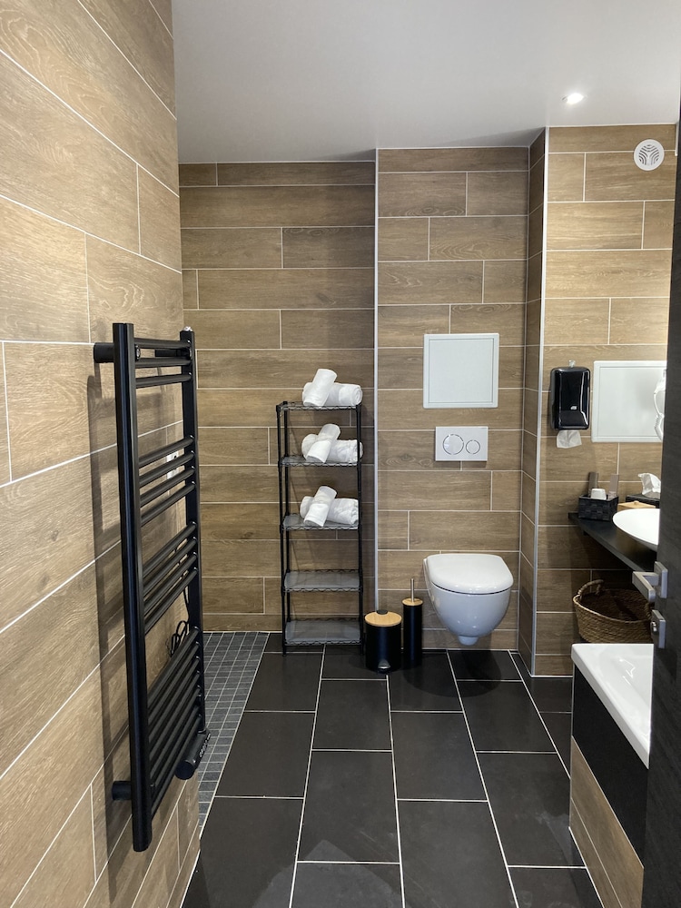Family Apartment, 2 Bedrooms, Hot Tub photo 3