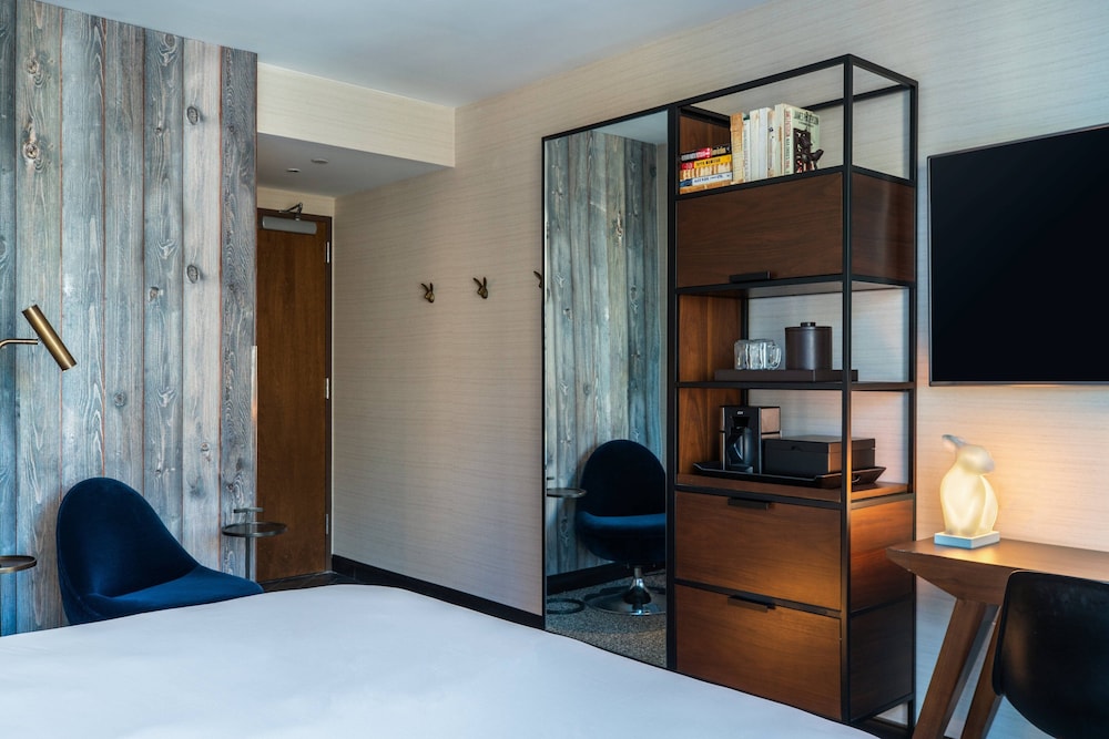 Room, 1 King Bed, City View (Hearing Accessible) thumbnail 5