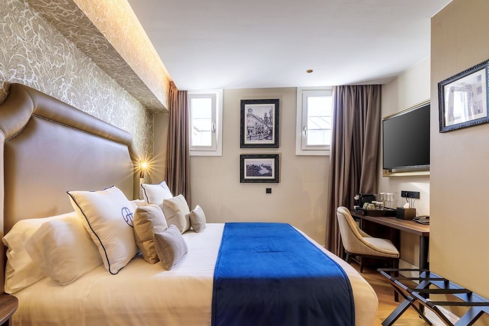 Economy Room