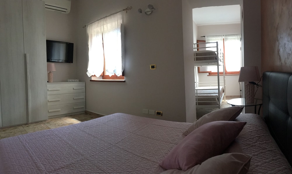 Apartment, 2 Bedrooms, 2 Bathrooms, Garden Area photo 1