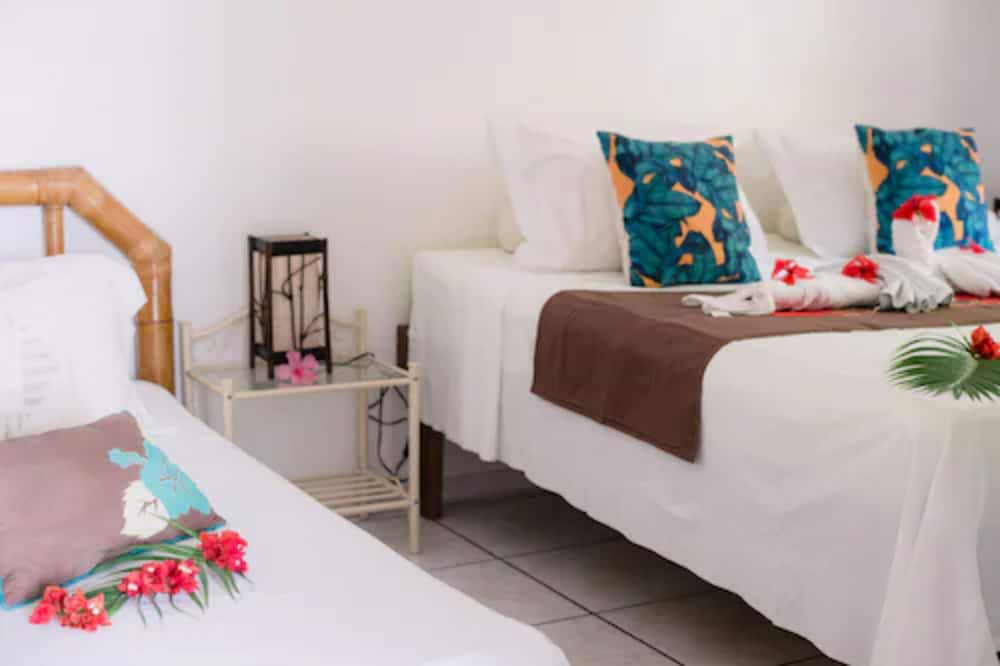Room, Shared Bathroom, Garden View (Chambre Tipanier) photo 2