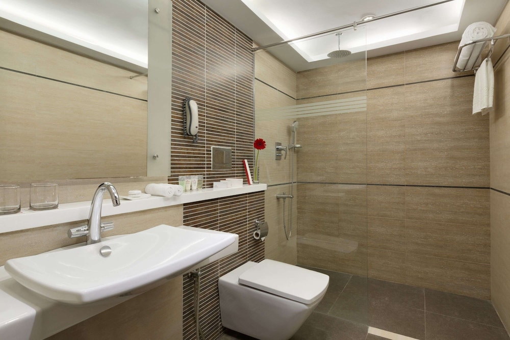 Suite, 1 King Bed, Non Smoking photo 2