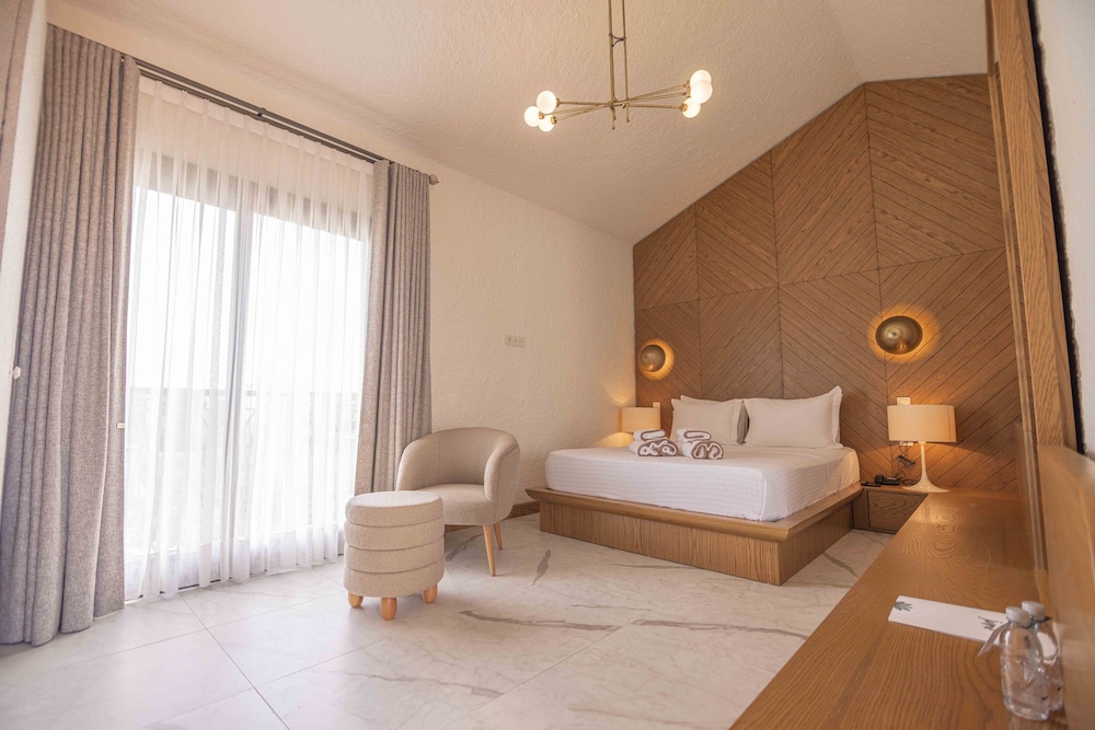 Deluxe Room - Photo 1