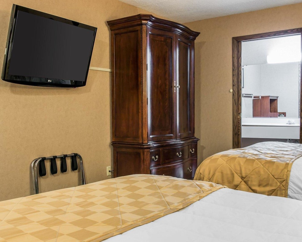 Standard Room, 2 Queen Beds, Hot Tub
