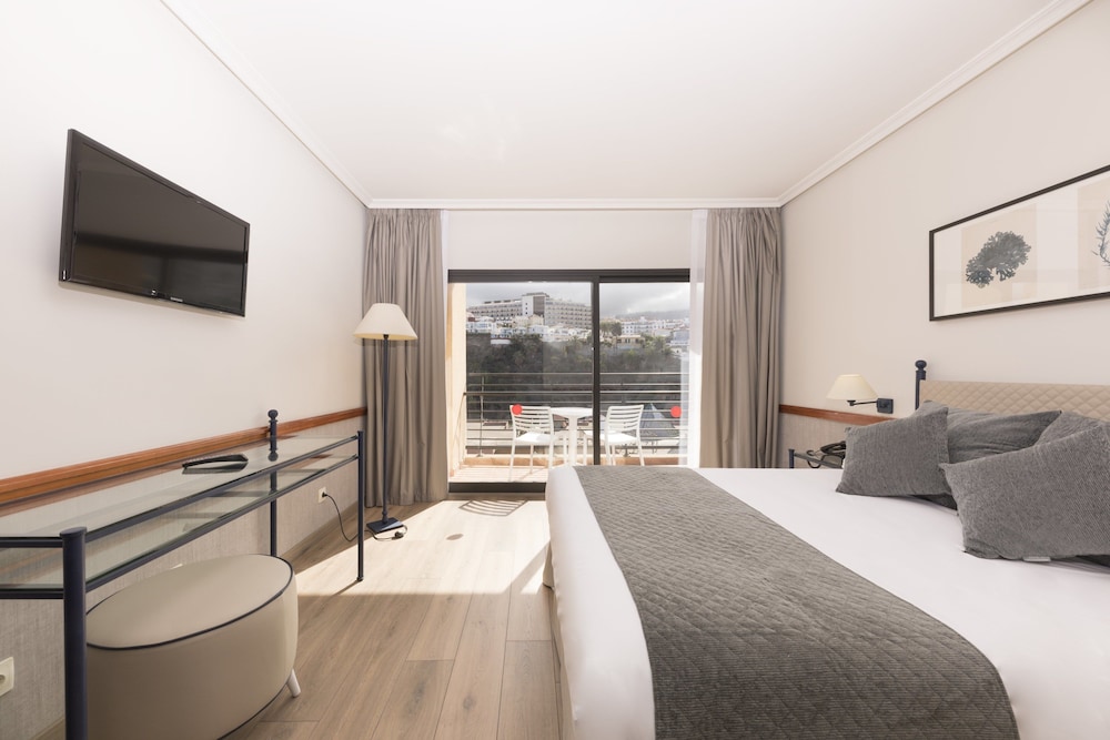 Standard Room, Partial Sea View (3 adults) - Photo 3
