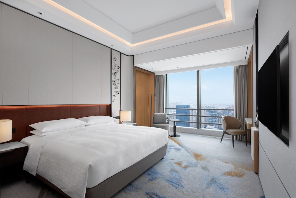 Suite, 1 King Bed - Photo 1