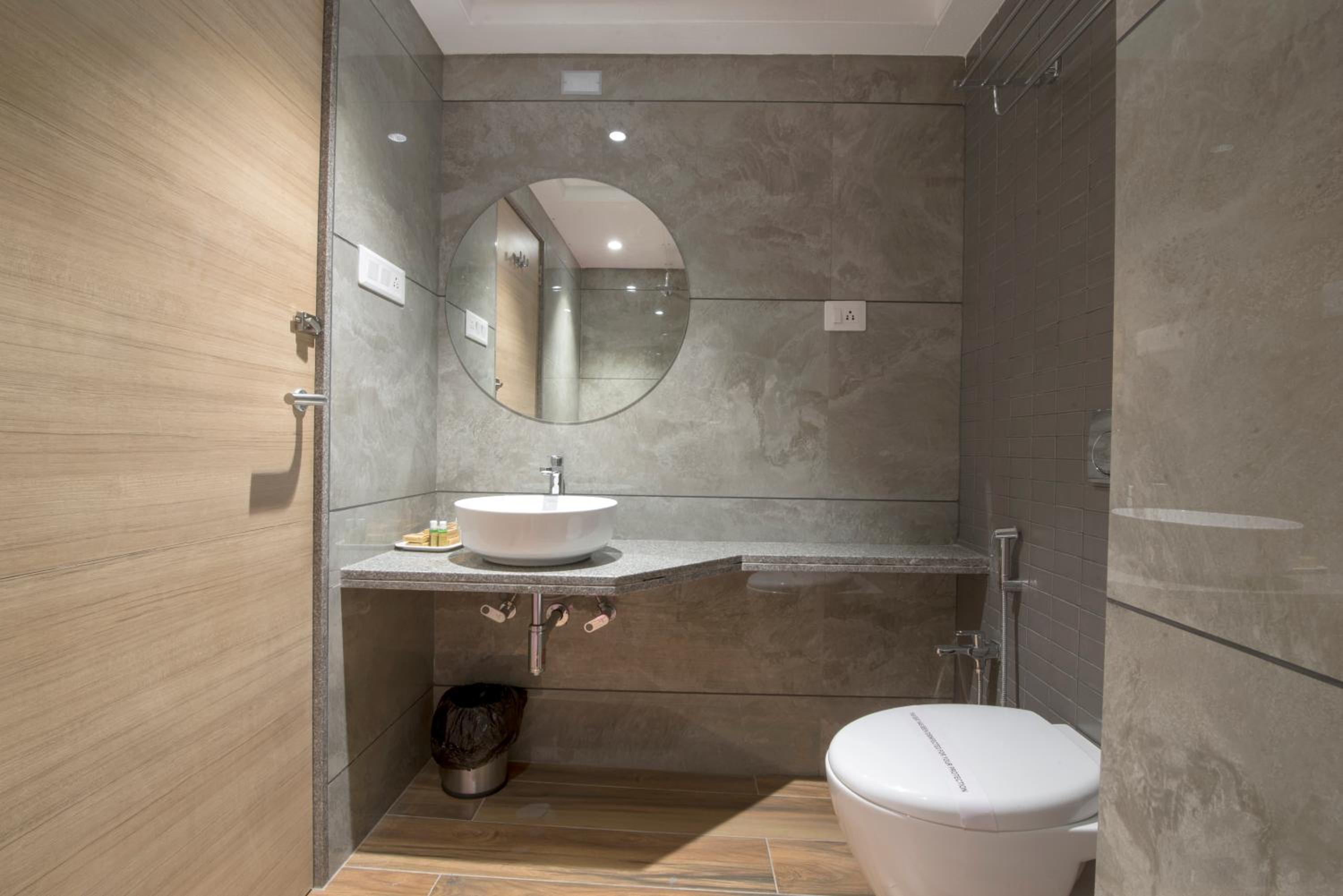 Deluxe King Room - Photo 1