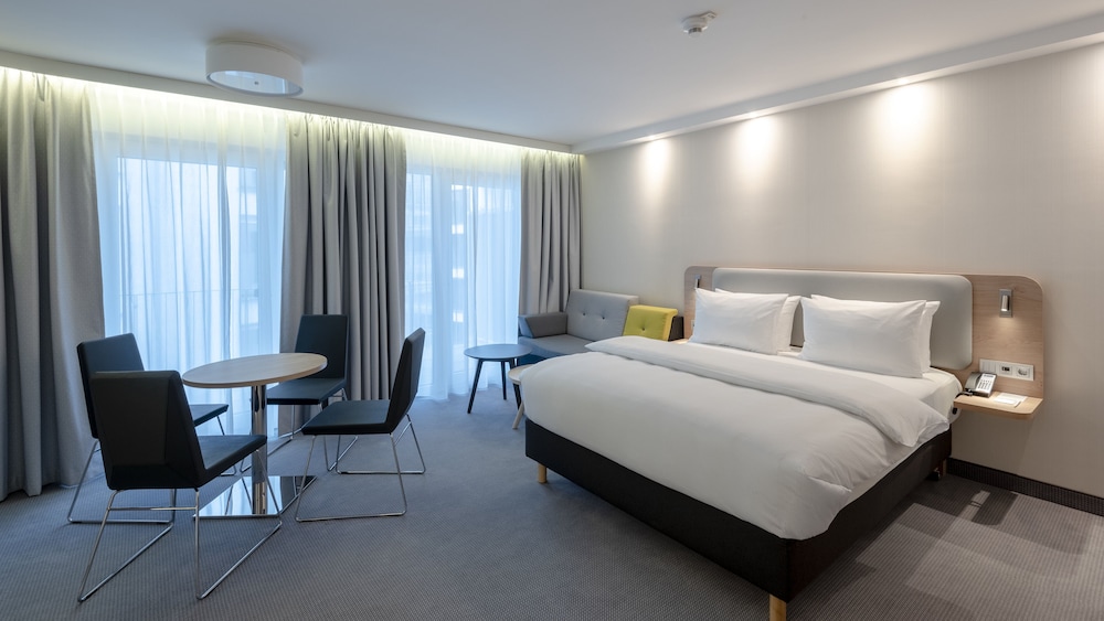 Suite, 1 Queen Bed, Balcony - Photo 2