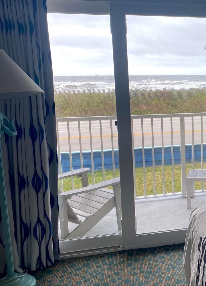 Grand Room, 1 King Bed, Balcony, Ocean View photo 2